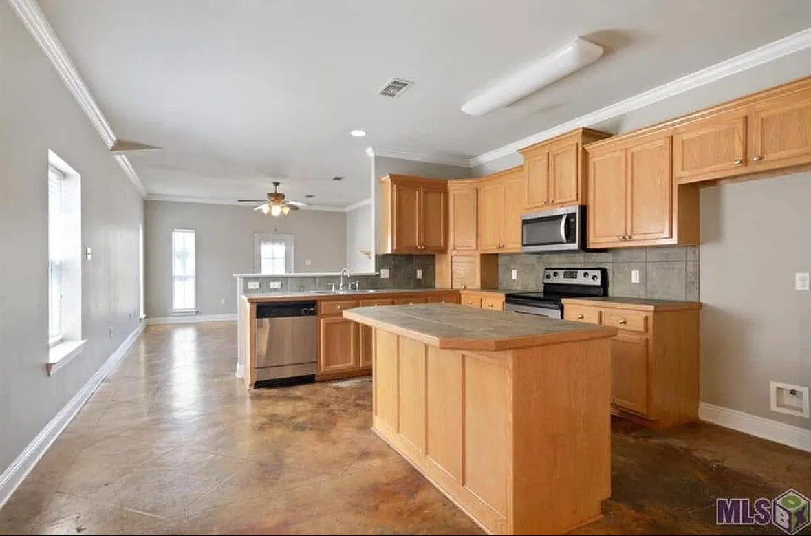 2 bed, 1701 sqft, $1,600 — Photo 3