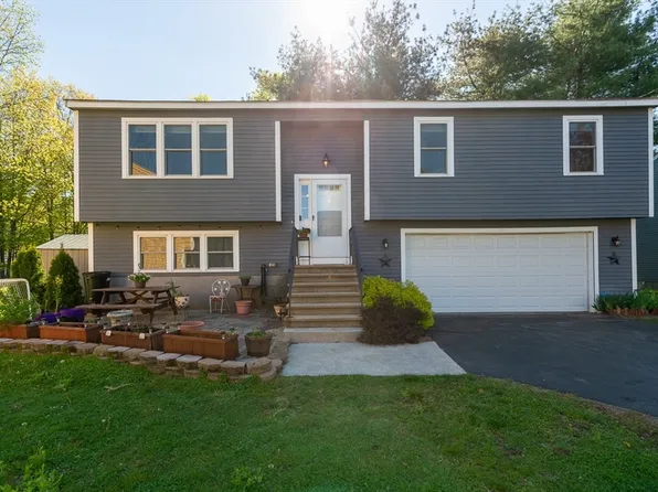 14 Cottage St #D, Pepperell, MA 01463
