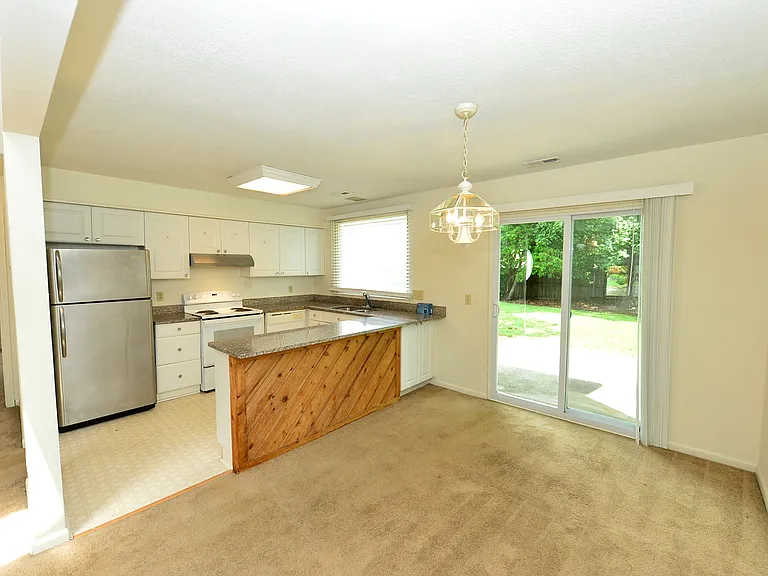 1548 Beachview Dr — Photo 6