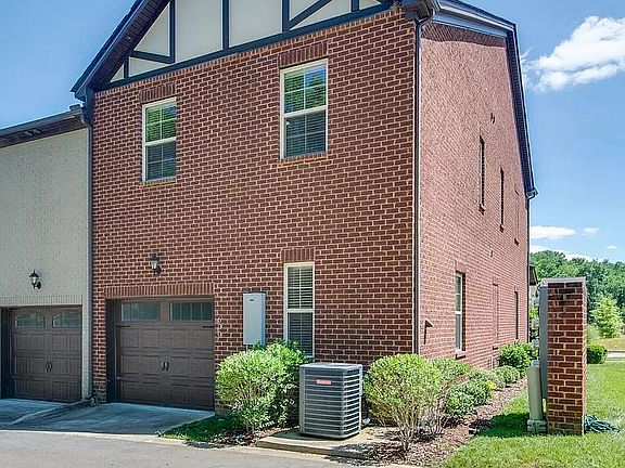 5th image of 600 Vintage Green Ln #600