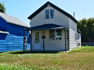 318 10th St NW, Devils Lake, ND 58301