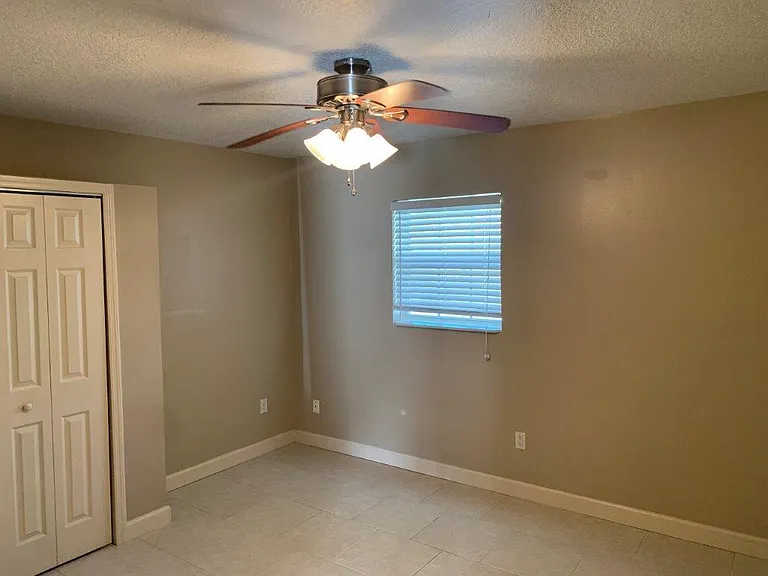 700 Green Rd — Photo 10