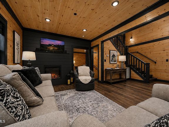 4th image of 1523 Rainbow Ridge Rd