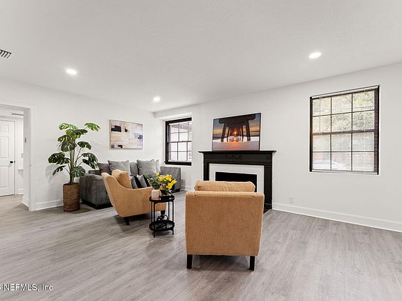4th image of 2131 REDFERN Road