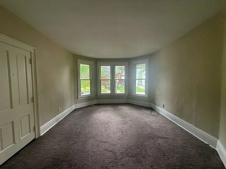 98 Westwood Ave — Photo 2