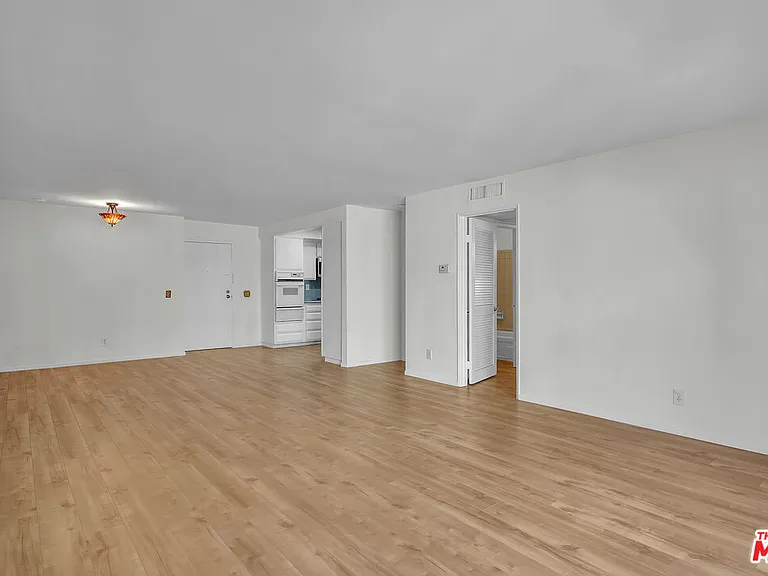 620 N Kenwood St #209 — Photo 6