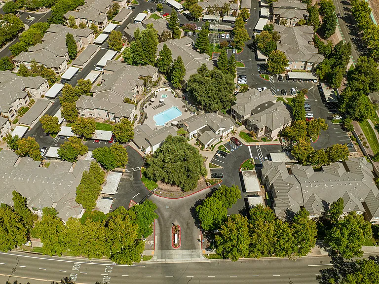 Lake Point Apartments — Photo 55