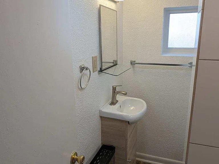 2040 1/2 Kendall St — Photo 16