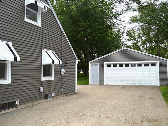 3rd image of 548 W 29th St
