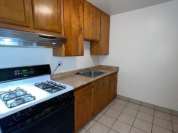 5th image of 9735 Cactus St #C