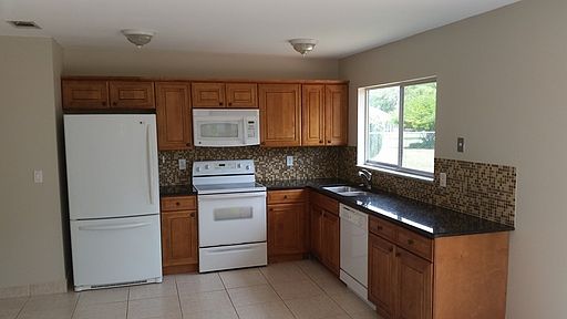 3rd image of 1450 SE Buckingham Ter