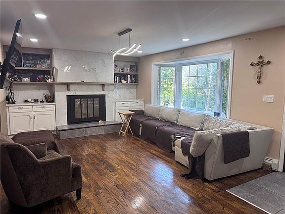 3rd image of 5420 2nd St