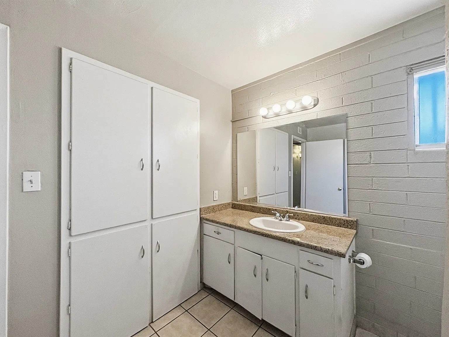 2 bed, 971 sqft, $1,200 — Photo 3