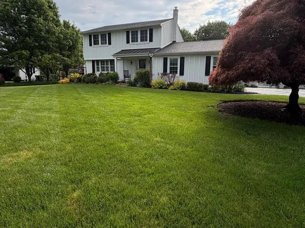 1520 Hilltop Rd, Downingtown, PA 19335