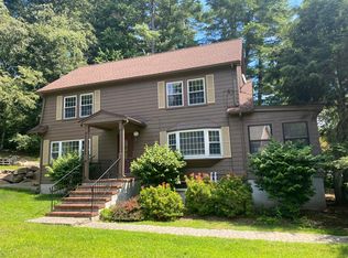4 Ivanhoe Dr, Lynnfield, MA 01940