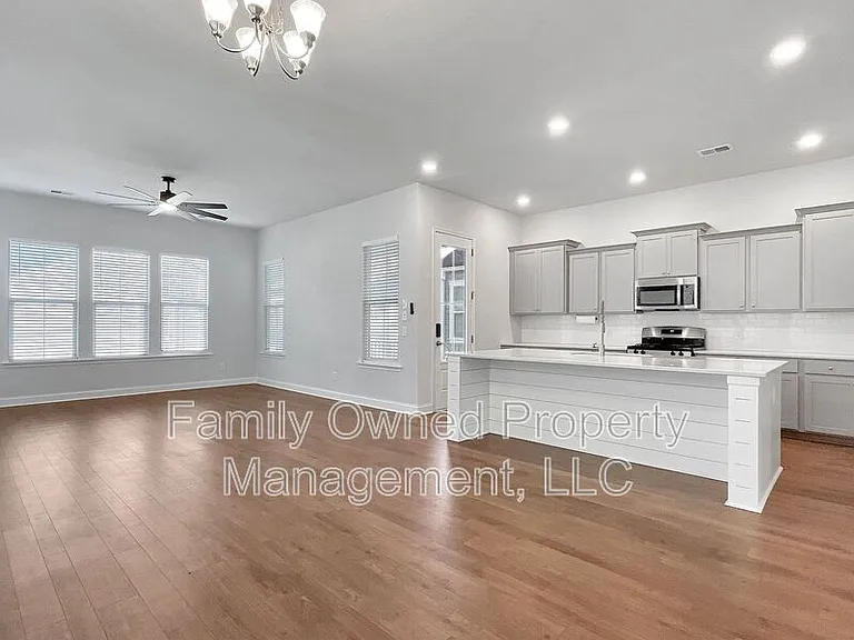 420 W Respite Ln — Photo 16