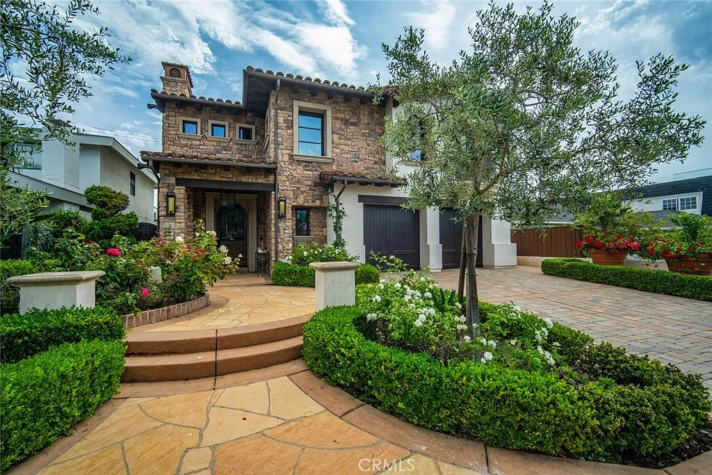 4 bed, 4.5 bath, 3200 sqft, $13,000 — Photo 2