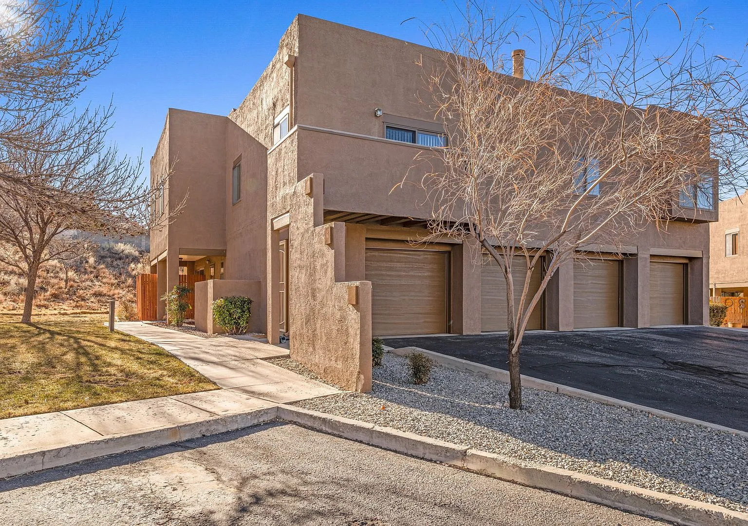 2900 Vista Del Rey NE — Photo 1