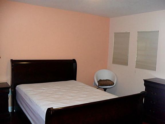 3rd image of 20770 NE 32nd Pl
