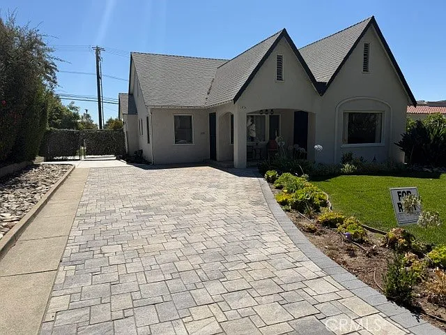 1054 N Euclid Ave — Photo 3