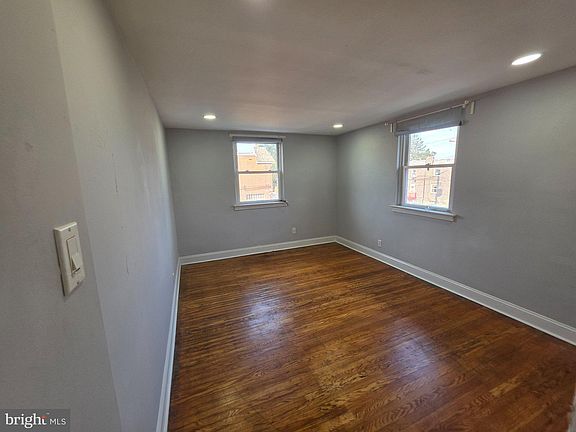 4th image of 7701 Gilbert St