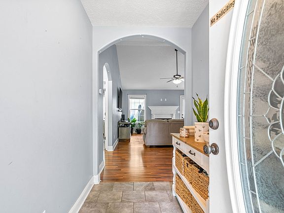 4th image of 819 Shelton Cir