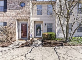 3175 Kirklevington Dr #255, Lexington, KY 40517