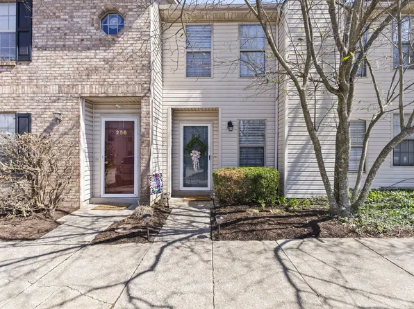 3175 Kirklevington Dr #255, Lexington, KY 40517