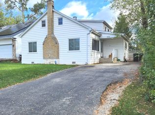 908 Ridge Ave, Wauconda, IL 60084