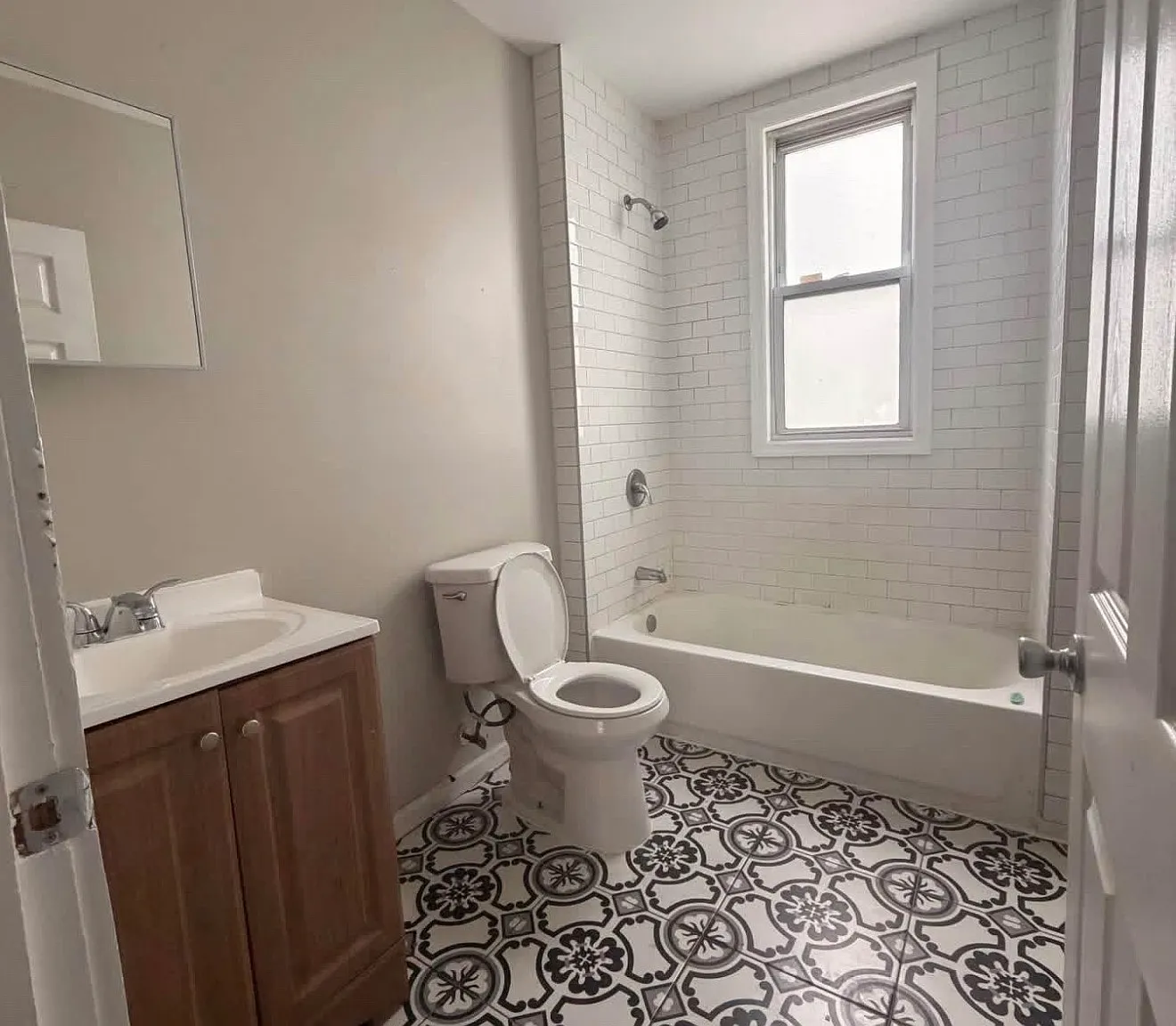 4 bed, $2,400 — Photo 4