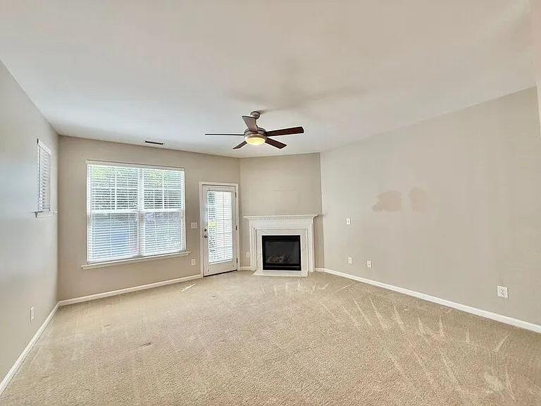 3021 Parkersburg St — Photo 2