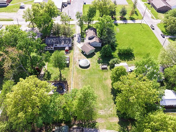 2nd image of 212 Oak St
