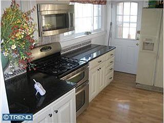 3rd image of 61 W Stratford Ave