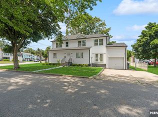 65 Woodward St, Saddle Brook, NJ 07663