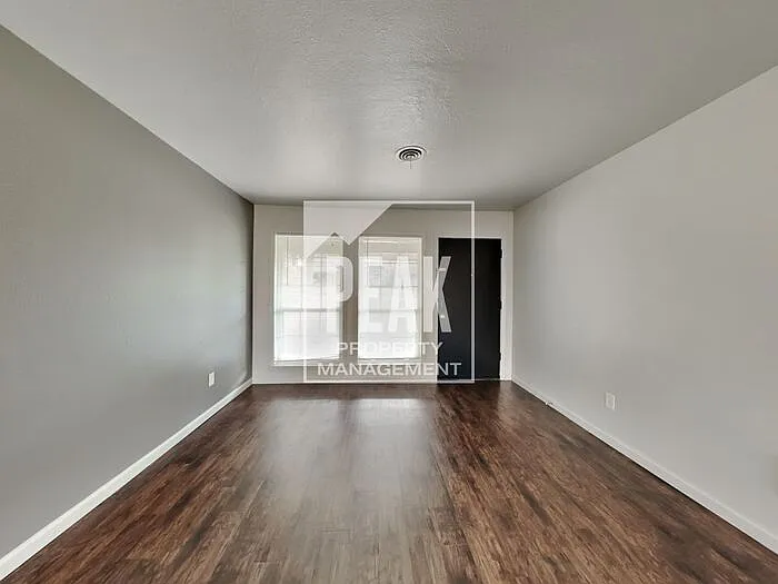 5508 Winifred Dr — Photo 2