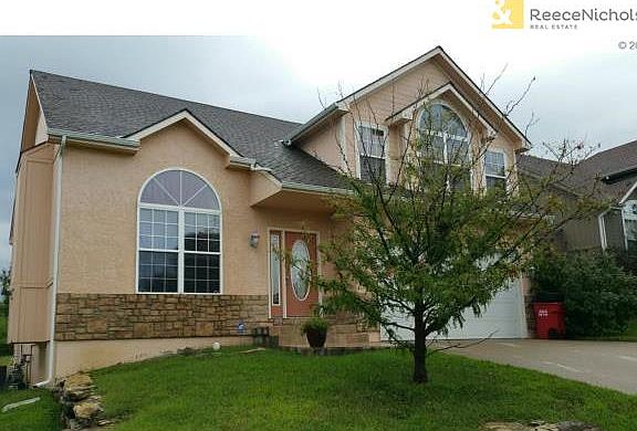 3rd image of 625 N Cloverdale Ave