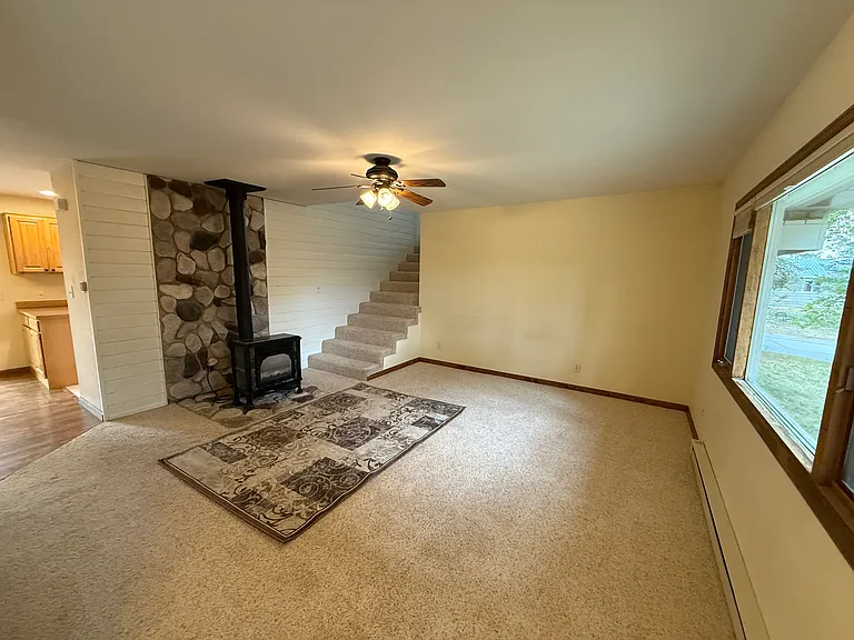409 Clover Cir — Photo 2