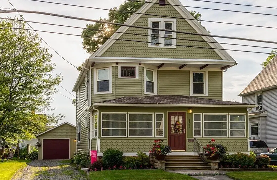 3 bed, 1.5 bath, 1904 sqft, $2,200 — Photo 1