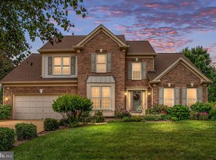 8390 Crosslake Dr, Fairfax Station, VA 22039