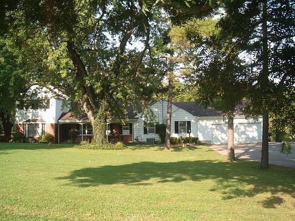 3rd image of 731 Holiday Ln