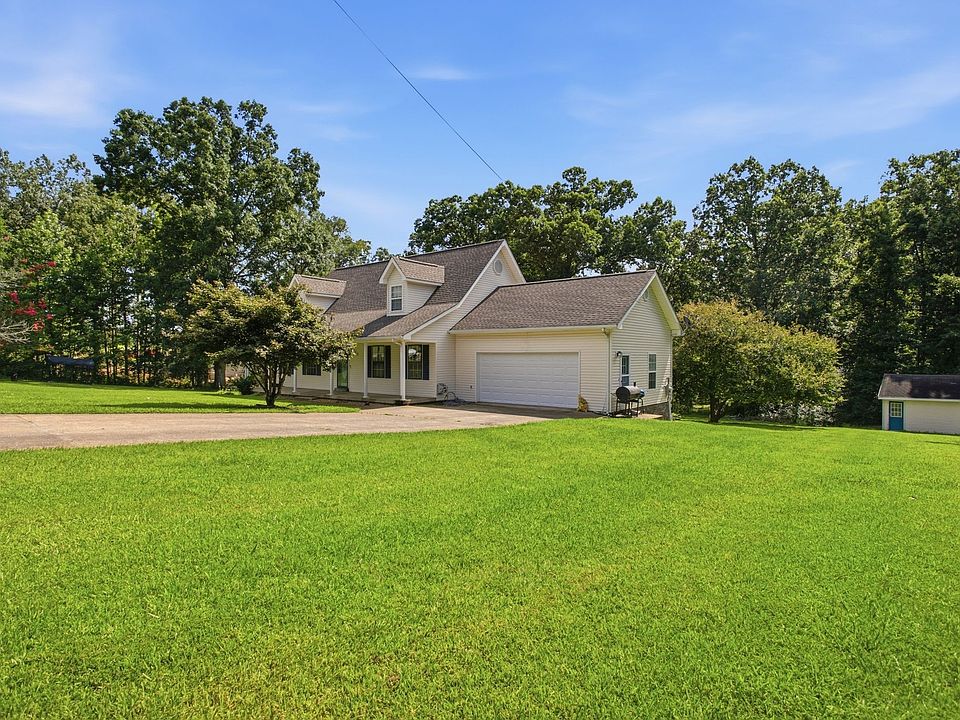 1st image of 115 Pin Oaks Ln