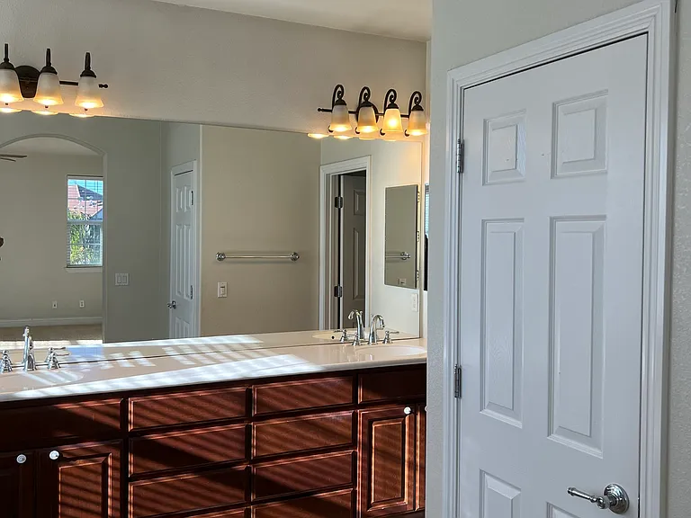 188 W Charlene Ct — Photo 31