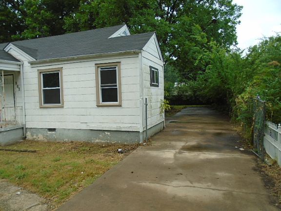 3rd image of 985 Wrenwood St