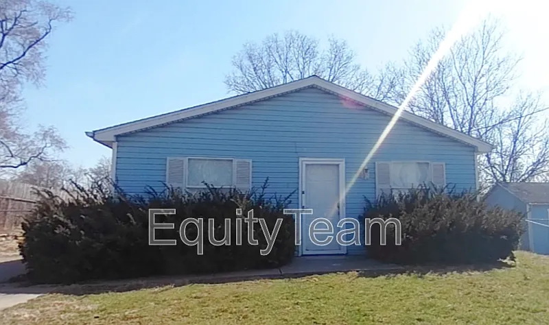 3221 Andrew St photo 1