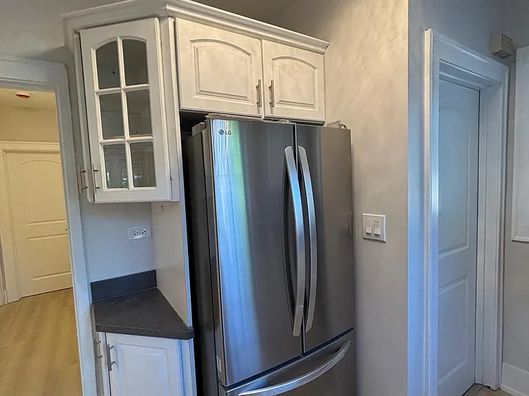 247 S Oakland Grv — Photo 15