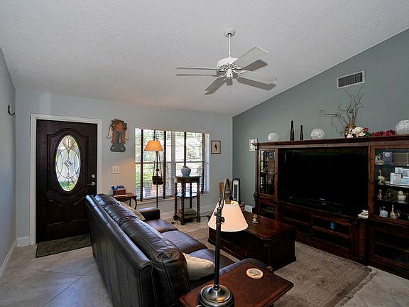 5th image of 905 NW 10th St
