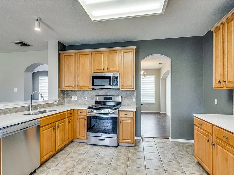 3408 Oleander Dr — Photo 4