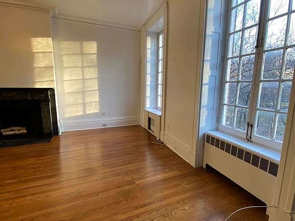 4th image of 23 Washington Sq N #3RR