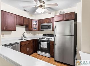 828 Waterford Dr, Edison, NJ 08817