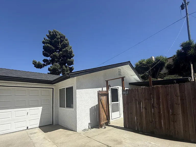 419 Lawrence Dr #B — Photo 1